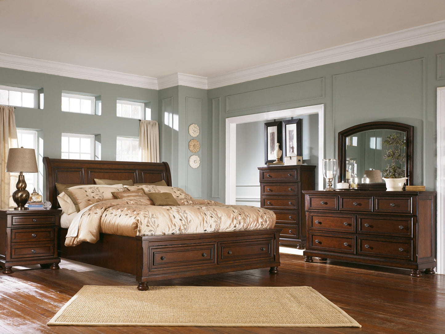 Porter Sleigh Bed With Mirrored Dresser