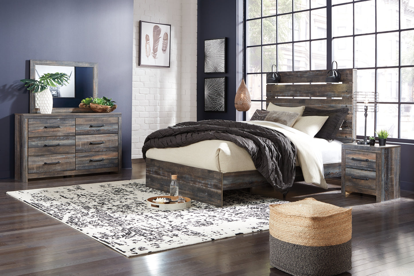 Drystan  Panel Bed With Mirrored Dresser, Chest And 2 Nightstands